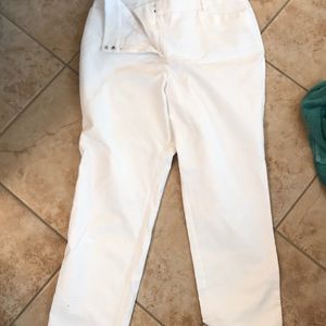 Nice white cropped pants like new!